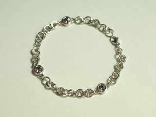 Armschmuck mit Spinell