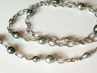 Collier mit Edelsteinen