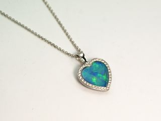 Opal-Herz mit Brillanten