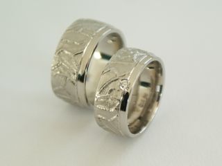 Eheringe mit grober Struktur