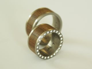 Ringe aus Titan mit Nussholz
