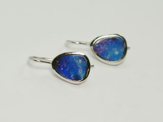 Ohrhänger aus Weissgold mit Boulder-Opal