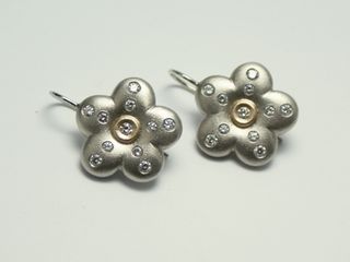 Blumen-Ohrschmuck