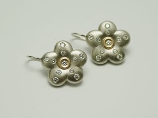 Blumen-Ohrschmuck