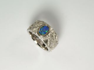 Weissgoldring mit Opal