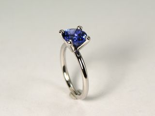 Ring aus Weissgold mit Tansanit