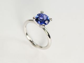 Ring aus Weissgold mit Tansanit