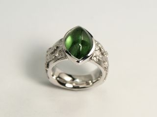 Ring aus Weissgold mit Turmalinen und Brillanten