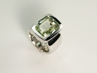 Ring aus Weissgold mit Turmalinen und Brillanten