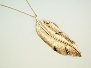 Feder aus Rotgold