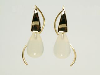 Ohrhänger aus Gelbgold mit Modstein