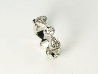 Ring aus Weissgold mit Diamant-Triangel und Brillanten